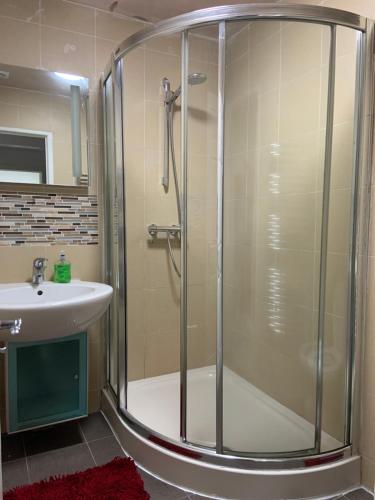 a bathroom with a shower and a sink at Inviting 2-Bed fully Furnished House-High Wycombe in High Wycombe