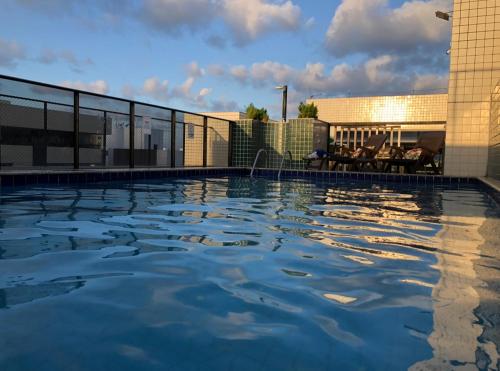 Πισίνα στο ή κοντά στο Apartamento 3Qts em PONTA VERDE à duas quadras da PRAIA