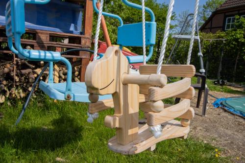 Zona de juegos infantil en Hostel oder Ferienwohnung 1-16 Personen im BLAUEN HAUS