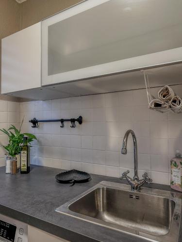 a kitchen with a sink and a counter top at Joyfulhomes City Apartment in Bremen