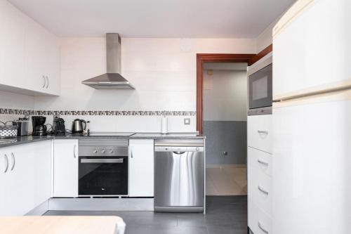 Gambar di galeri bagi 2 Bed apartment near the beach with pool di El Campello