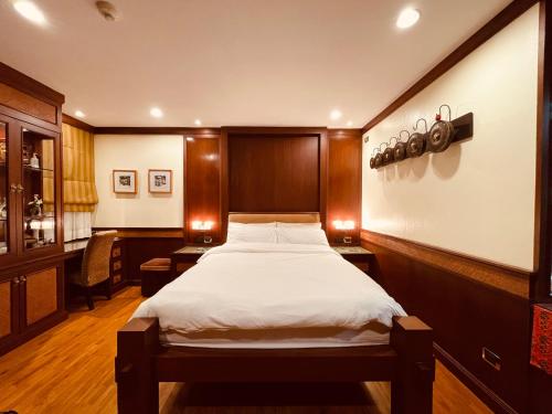 a bedroom with a large bed in a room at Urban sathorn bangkok in Thung Maha Mek