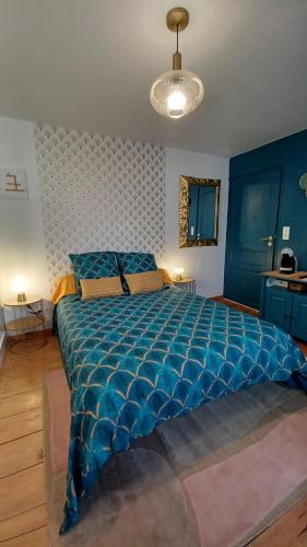 Un ou plusieurs lits dans un hébergement de l'établissement La Carte Postale