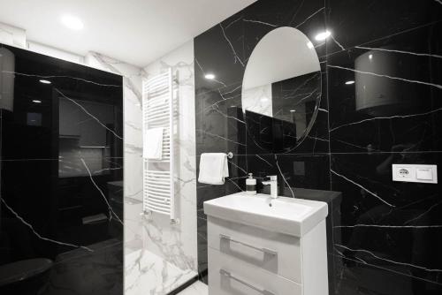 Bilik mandi di Joy Apartman