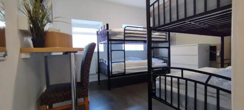 Uma ou mais camas em beliche num quarto em DARE VALLEY ACCOMMODATION
