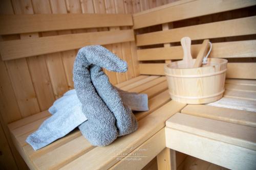 - une serviette dans le sauna dans l'établissement Hausboot Seepferdchen, à Heiligenhafen