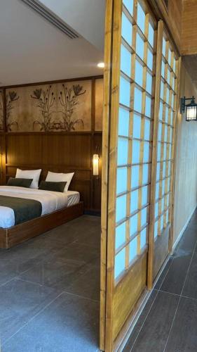 Postelja oz. postelje v sobi nastanitve THE JAPANESE HOUSE by BRIDGE RETREATS