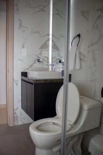 A bathroom at Hotel Amazonas Suite , suite lujosa