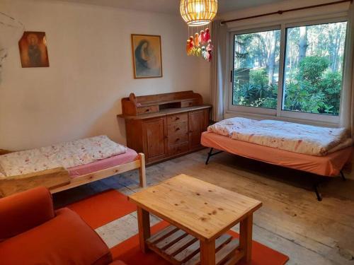 a living room with two beds and a table at Große Wohnung mitten im Park in Punta del Este