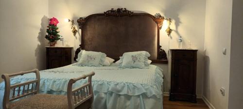 a bedroom with a bed with a large headboard and two chairs at Iasskii Torg - La belle epoque in Iaşi