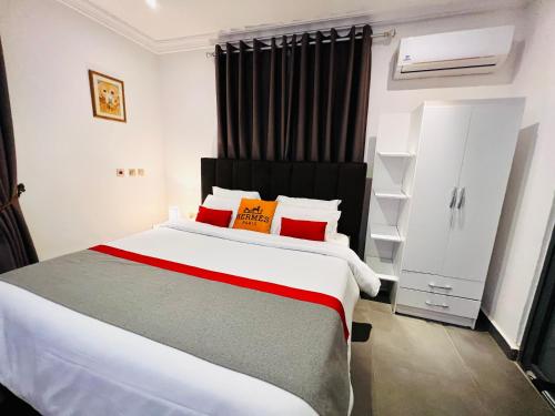 Postel nebo postele na pokoji v ubytování Karjel Homes Apartments