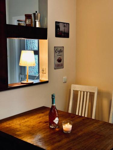 a bottle of alcohol sitting on a wooden table at Gemütliche Ferienwohnung in Uelzen mit eigenem Garten in Uelzen