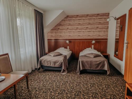 a hotel room with two beds in a room at Hotel Azyl in Kąty Wrocławskie