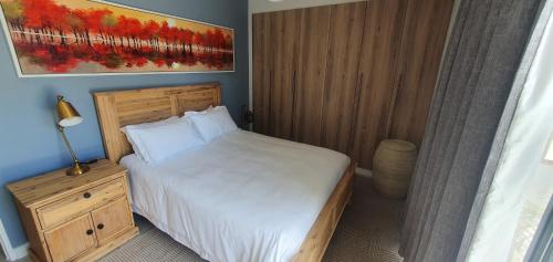 Giường trong phòng chung tại Luxury Beach Apartment