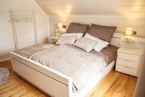 Säng eller sängar i ett rum på Ferienhaus Eifelwind Kamberg