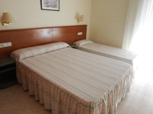 a room with two beds in a hotel room at Fonda Finet in Sant Felíu de Pallarols