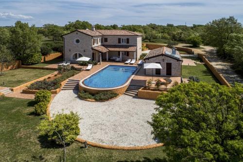Villa Lux. Ema – Photos 2