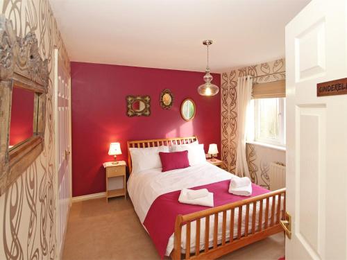 Tempat tidur dalam kamar di 4 Bed in Druridge Bay CN102