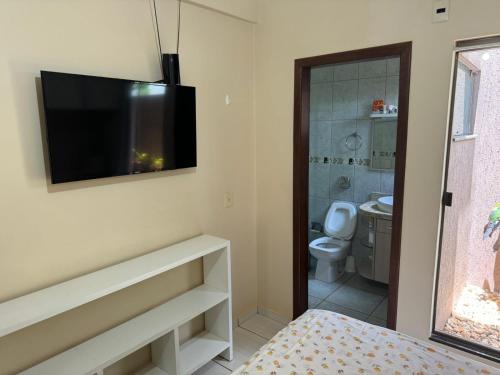 TV a/nebo společenská místnost v ubytování Casa Região do Lago Cascavel-PR