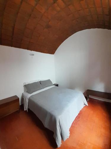 a bedroom with a bed in a white wall at Refugio Atlántico in San Bernardo