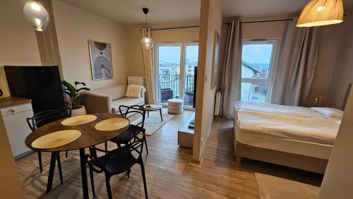 a room with a bed and a table and chairs at Apartament Zamkowa in Opalenica