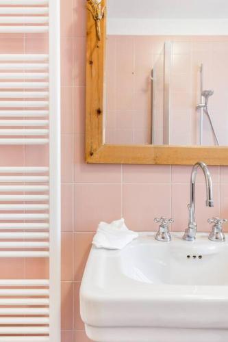 a bathroom with a sink and a mirror at Spacious, Air Conditioner, Few Minutes to the Castle in Malcesine