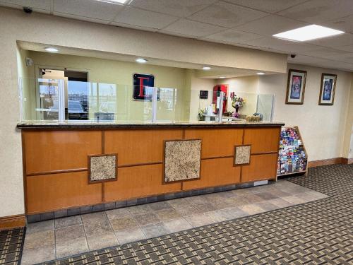 a lobby with a reception counter in a building at Executive Inn in Dallas