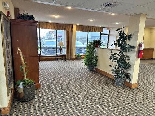 an office lobby with potted plants in an office at Executive Inn in Dallas