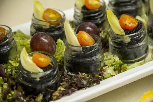 Makanan di atau berdekatan hotel
