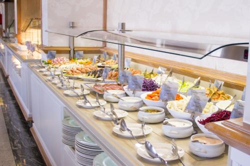Makanan di atau berdekatan hotel