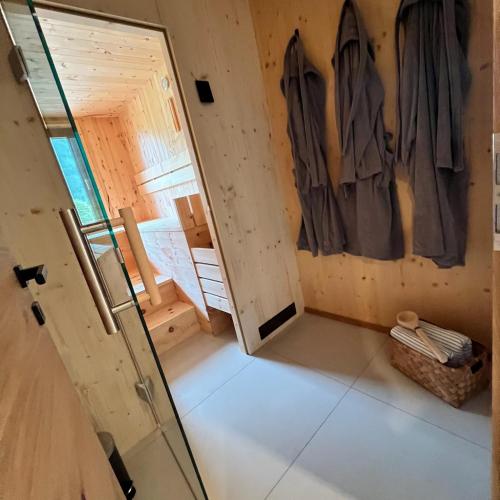 a room with a door and a room with clothes at Chalet Bergfuchs in Anterselva di Mezzo