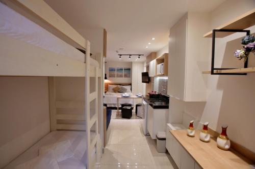 a kitchen with a staircase leading to a living room at Recanto Novo Premium Flat in Cabo Frio