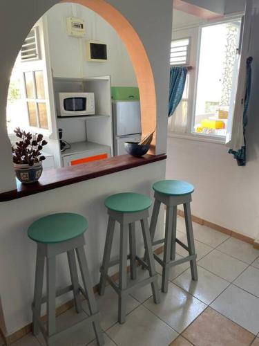 Η κουζίνα ή μικρή κουζίνα στο Logement MATESYL
