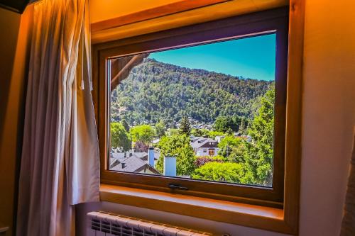 En generel udsigt til bjerge eller udsigt til bjerge taget fra hotellet
