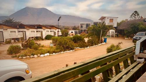 a white car parked on a fence near a street at Hotel Costa Pichidangui in Pichidangui