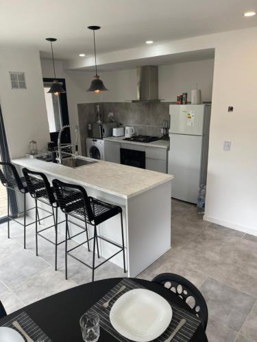 Una cocina o zona de cocina en Tawa Wasi - Villa la Angostura