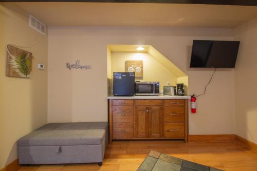 Η κουζίνα ή μικρή κουζίνα στο Stay In Ohiopyle in town by the GAP trail, hot tub