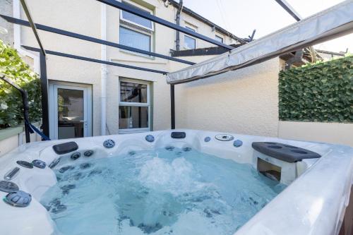 a hot tub in the backyard of a house at The Bay Cottage Hot Tub & Sauna Morecambe Bay in Morecambe