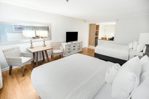 Ένα ή περισσότερα κρεβάτια σε δωμάτιο στο Essence of the Ocean 2nd Floor Oceanview Room