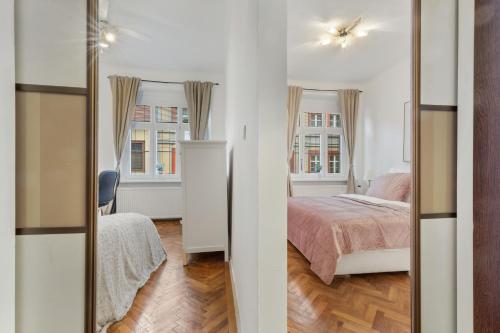 Posteľ alebo postele v izbe v ubytovaní Grand Elegant Apartment