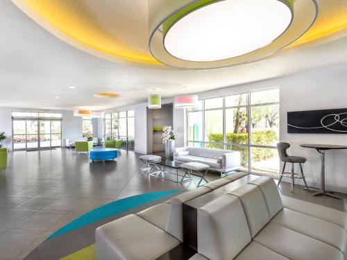 a living room with a couch and a table at Avanti International Resort in Orlando