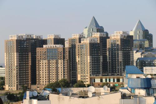 Nespecifikovaný výhled na destinaci Almaty nebo výhled na město při pohledu z hotelu