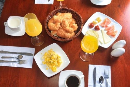 Makanan di atau berdekatan hotel