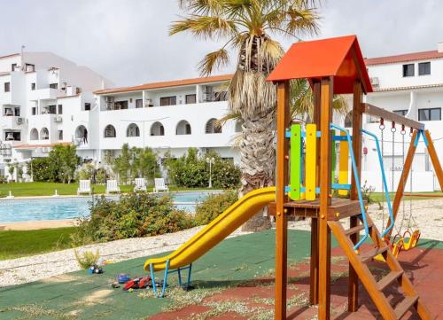 un parco giochi con scivolo accanto alla piscina di Luxury Apartment with pool in historical town and great surfing beaches a Sagres