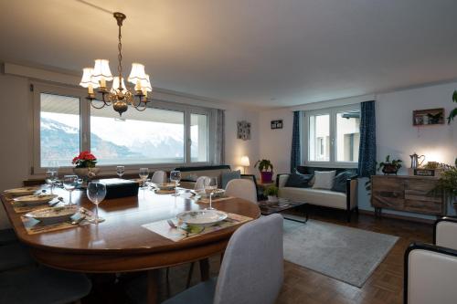 a dining room and living room with a table and chairs at Large Apartment 8beds great for family and friends, Mountain View in Amden