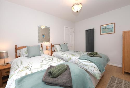 Letto o letti in una camera di Dairy Cottage Dog friendly cottage with private courtyard and wood burner in Dumfries and Galloway - Contractors welcome