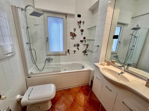 a bathroom with a tub and a toilet and a sink at Brendon Suite in Brindisi