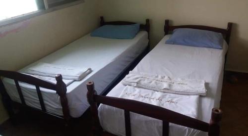 Кровать или кровати в номере Pousada pé na areia em Mongaguá
