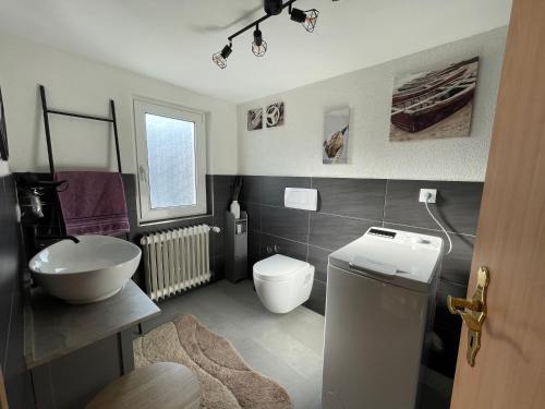 a bathroom with a toilet and a sink at Charmante Doppelhaushälfte in Tuttlingen