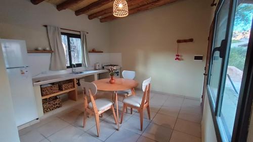 a kitchen with a table and chairs in a room at Balconcito de Colores in Maimará